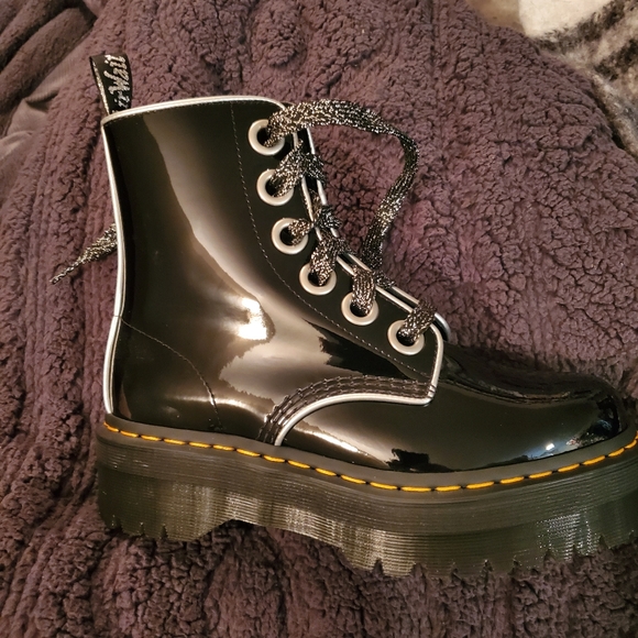 NEVER WORN! Dr Martens Molly platform boots US womens size 8 - Picture 4 of 4
